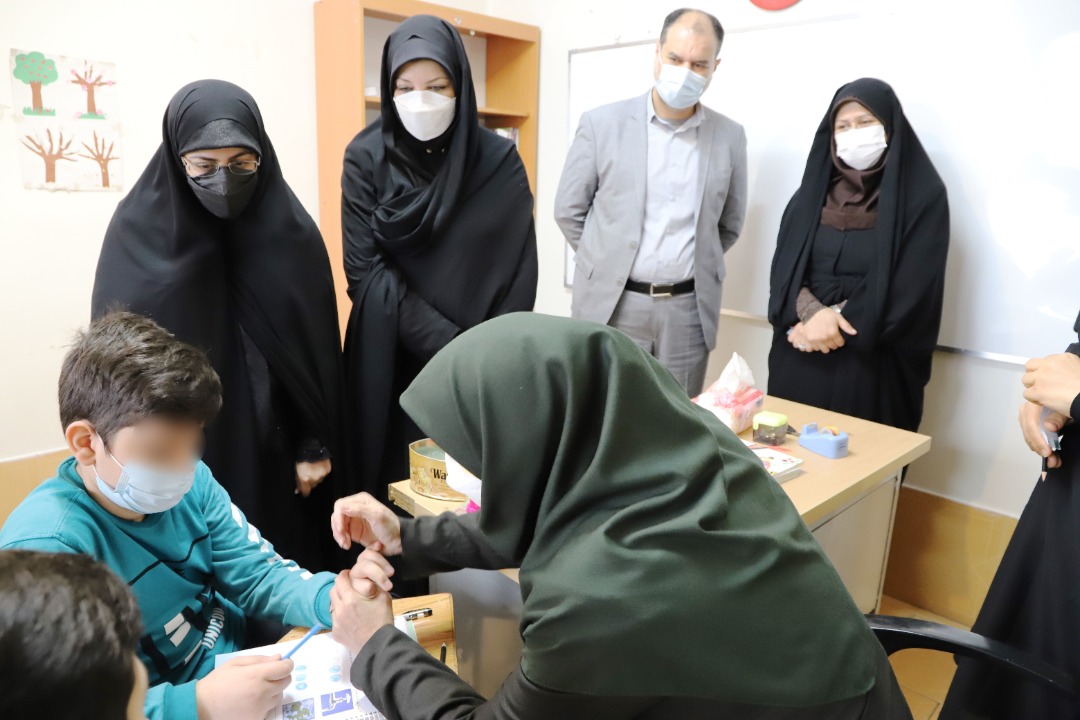 حضور عضو کمیته اجرایی شهر دوستدار کودک در مدارس استثنایی پیدایش و نابینایان خزائلی منطقه۷