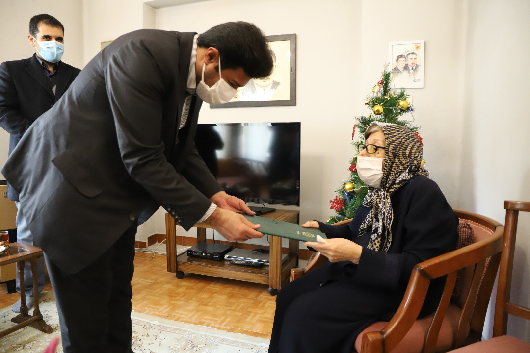 دیدار شهردار منطقه 7 با خانواده شهیدان موسیسیان