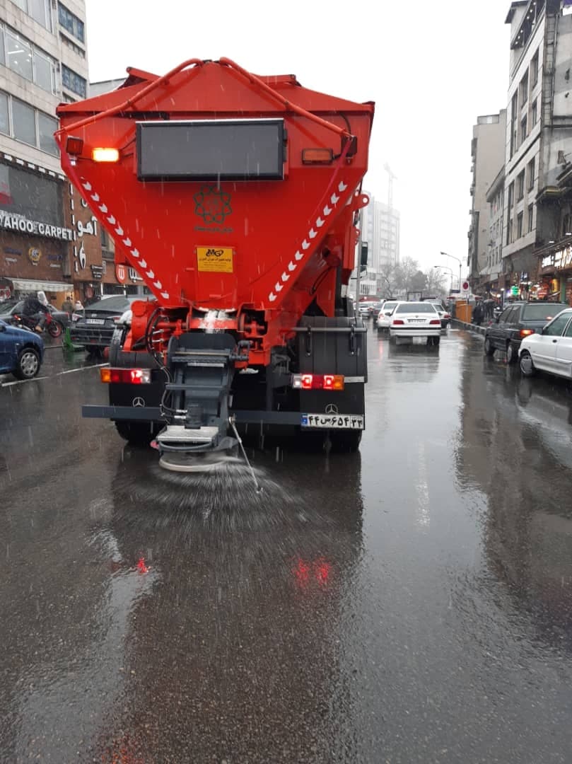 کاهش مصرف نمک با استفاده از برف روب‌های مکانیزه در شمال تهران
