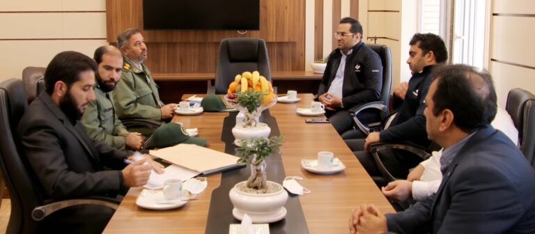 تقدیر فرمانده سپاه پاسداران نی ریز از عملکرد مدیرعامل مجتمع فولاد غدیر