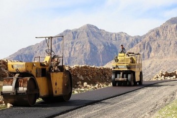 ایمیدرو ۱۳ پروژه راهسازی در یازده استان، در حال اجرا دارد