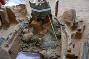 کشف ابزارهای جراحی جمجمه در مقبره هزار ساله