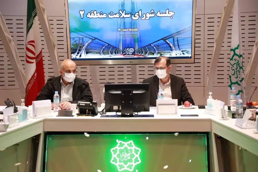 نصب تندیس سرو قامتان سلامت در بوستان‌های منطقه2