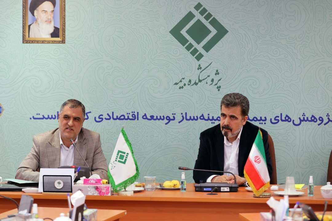نشست مشترک دبیرکل سندیکای بیمه گران با رئیس پژوهشکده بیمه