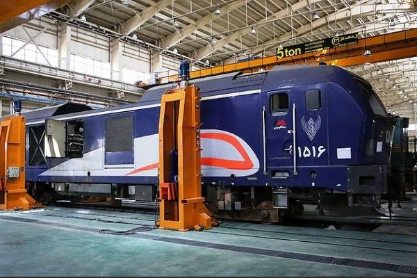 نیمی از لکوموتیوهای ناوگان ریلی کشور متوقف است