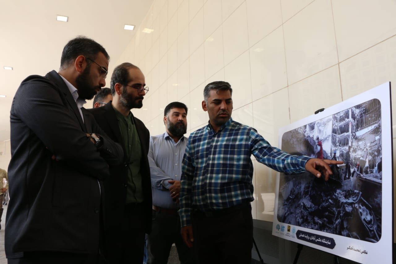 گشایش نمایشگاه عکس و پوستر “آبادان، روایت همدلی” در ایوان انتظار