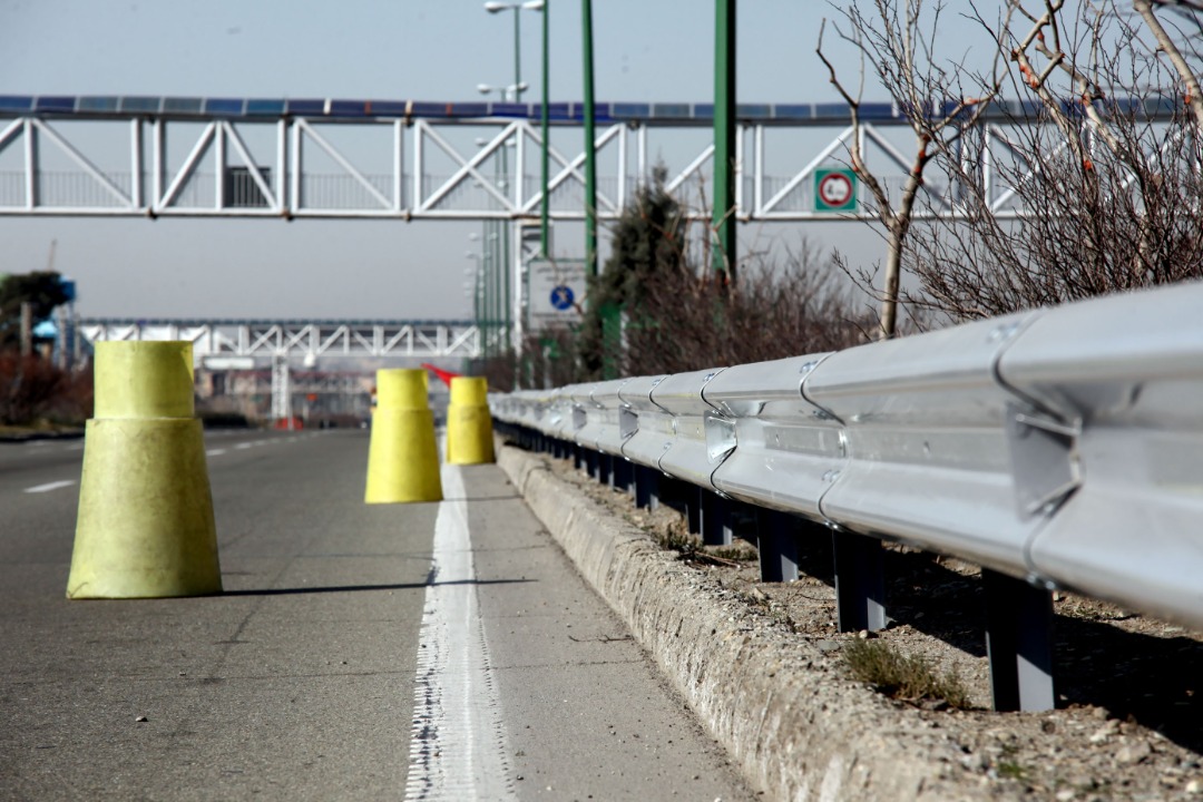 آغاز عملیات ساماندهی گاردریل بزرگراه‌های منطقه2