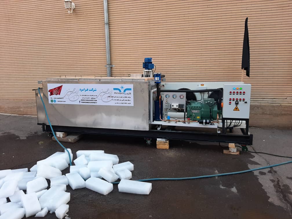 استقرار یک دستگاه یخ ساز در پایانه مرزی زرباطیه عراق