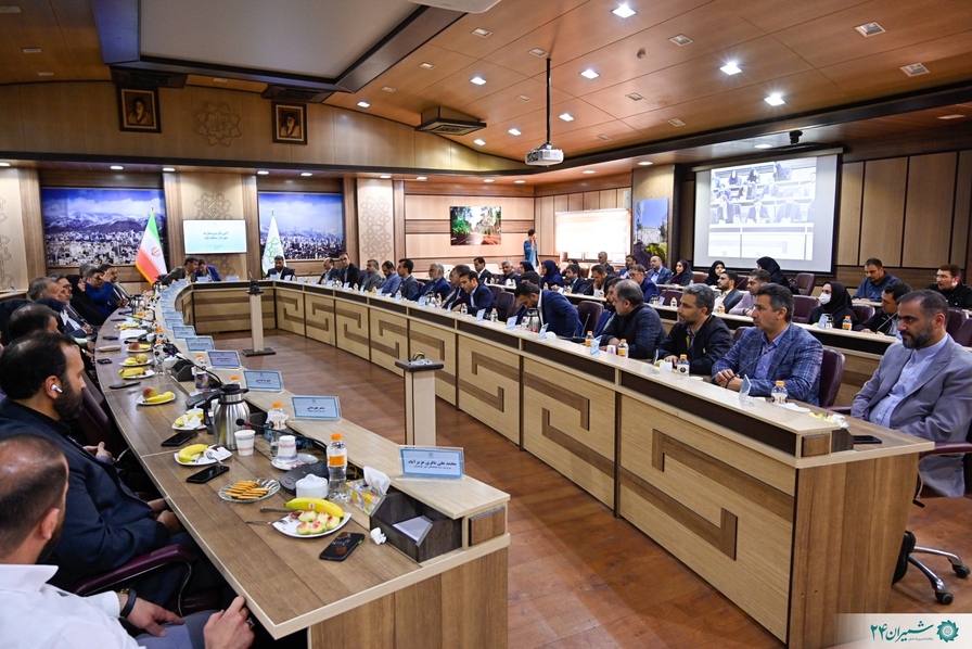 خدمت و رضایت دو اصل مهم در مدیریت موفق شهر است