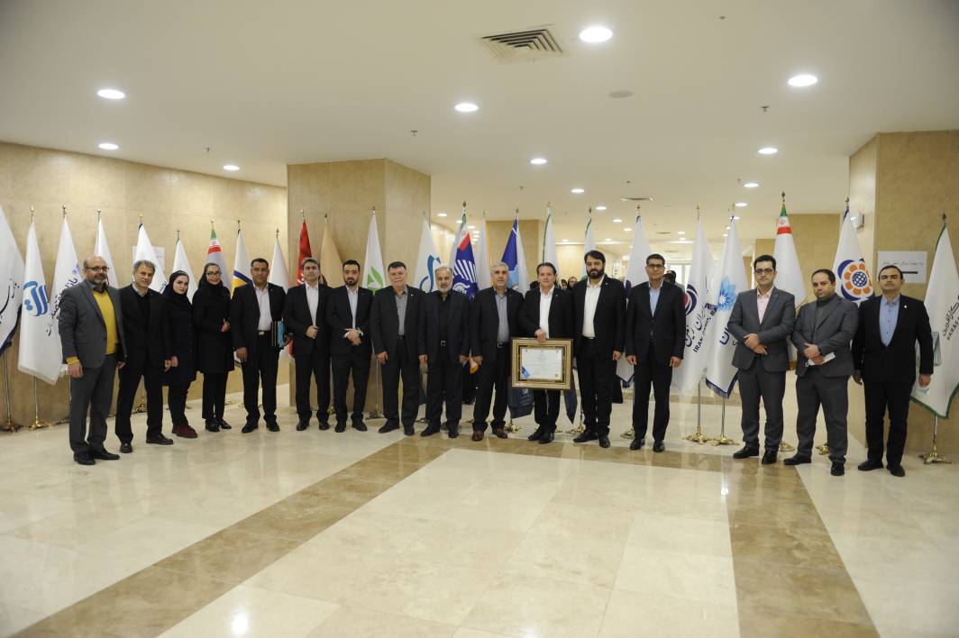 تقدیر از روسای موفق شعب بانک ایران زمین در باغ موزه بانک مرکزی 