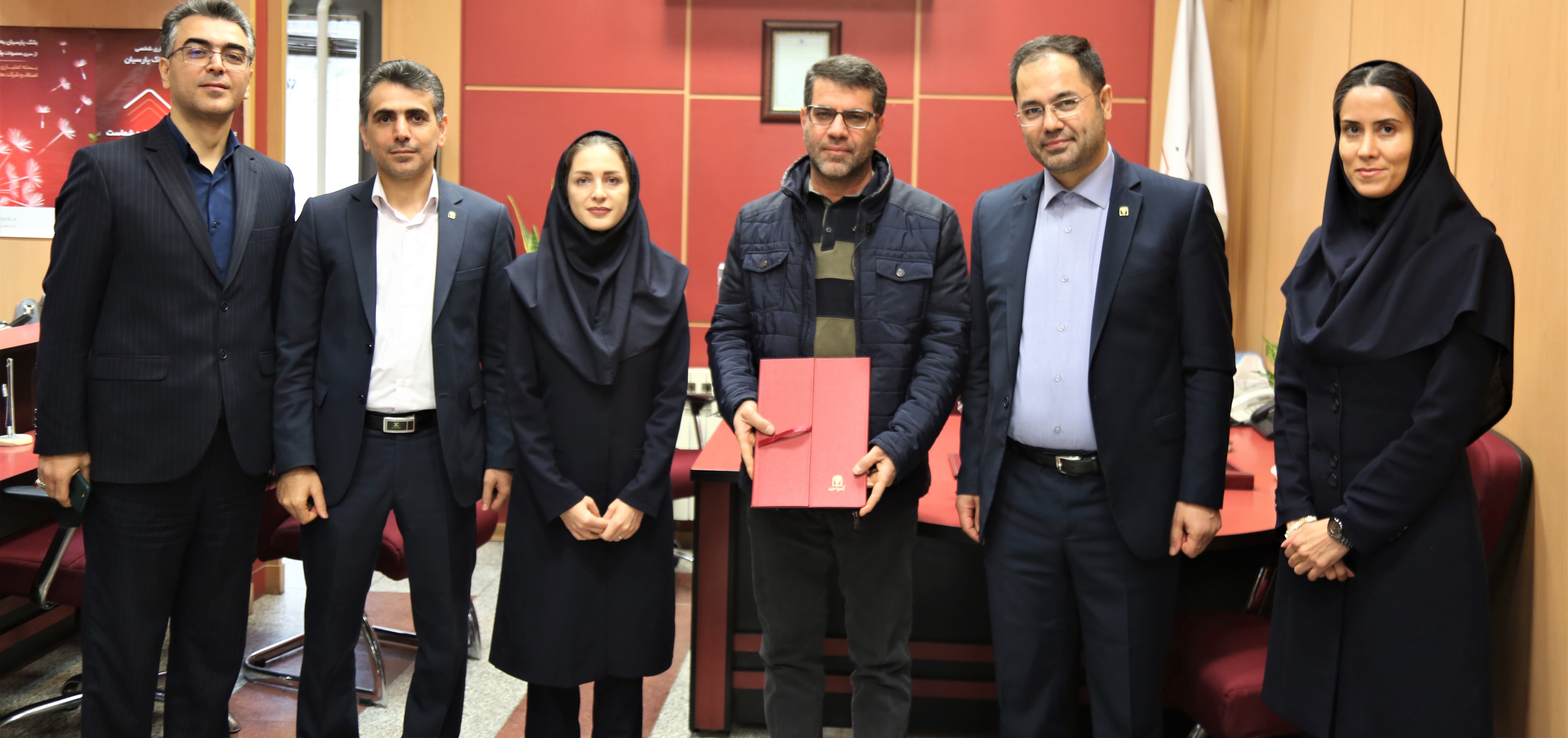 جوایز قرعه‌کشی سپرده بانکی باشگاه مشتریان بانک پارسیان اهدا شد