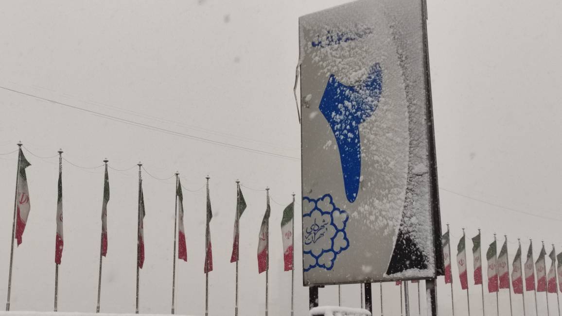 بسیج نیروهای خدمات شهری منطقه 2 همزمان با بارش برف