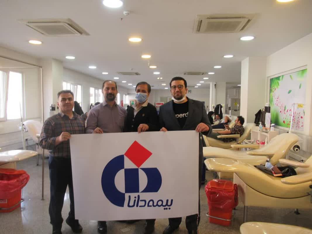 اهدای خون توسط کارکنان بیمه دانا شعبه آزادی تهران