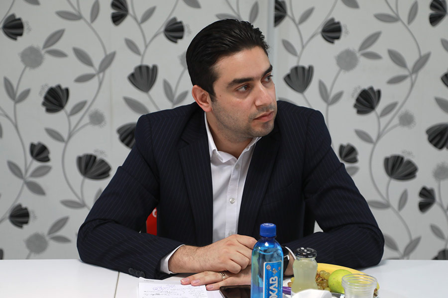 رضایت مشتریان از عملکرد کارکنان بانک سینا در شعب
