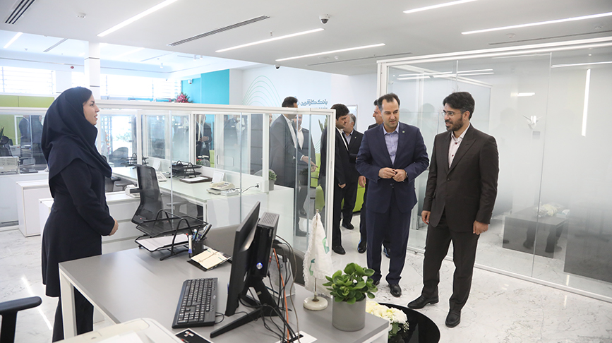 بازدید مدیرعامل بانک کارآفرین از دو شعبه این بانک در تهران