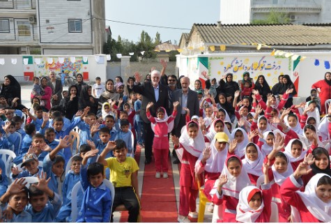 هدیه مدرسه نواب صفوی به دانش آموزان گلستانی توسط بانک پاسارگاد