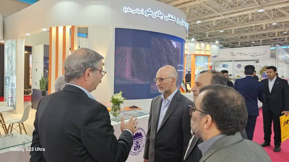 بازدید رییس هیات عامل ایمیدرو از غرفه چادرملو در نمایشگاه کانمین
