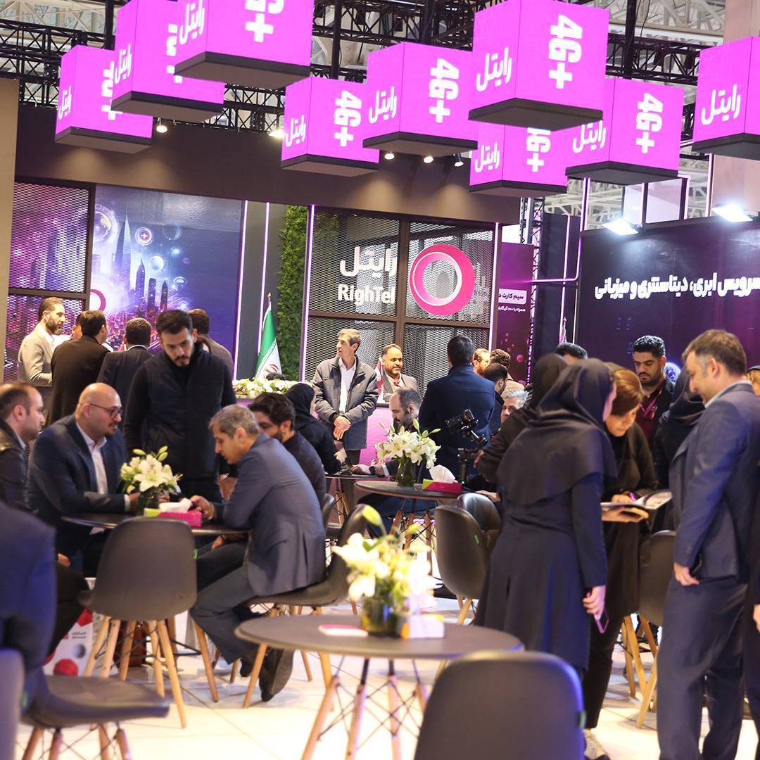 استقبال فعالان و علاقه‌مندان صنعت مخابرات از غرفه رایتل در تلکام ۲۰۲۳