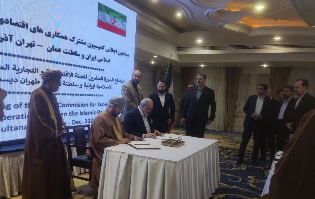 آمادگی ایران برای جذب سرمایه‌گذاران و اجرای طرح‌های صنعتی عمان