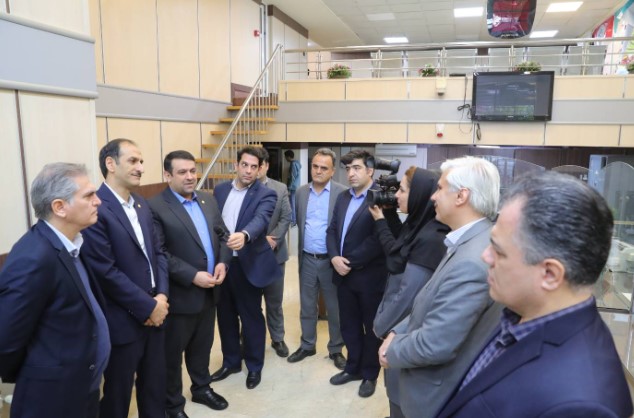 بازدید مدیرعامل بانک ملی از برخی شعب انتقال یافته موسسه اعتباری نور به این بانک