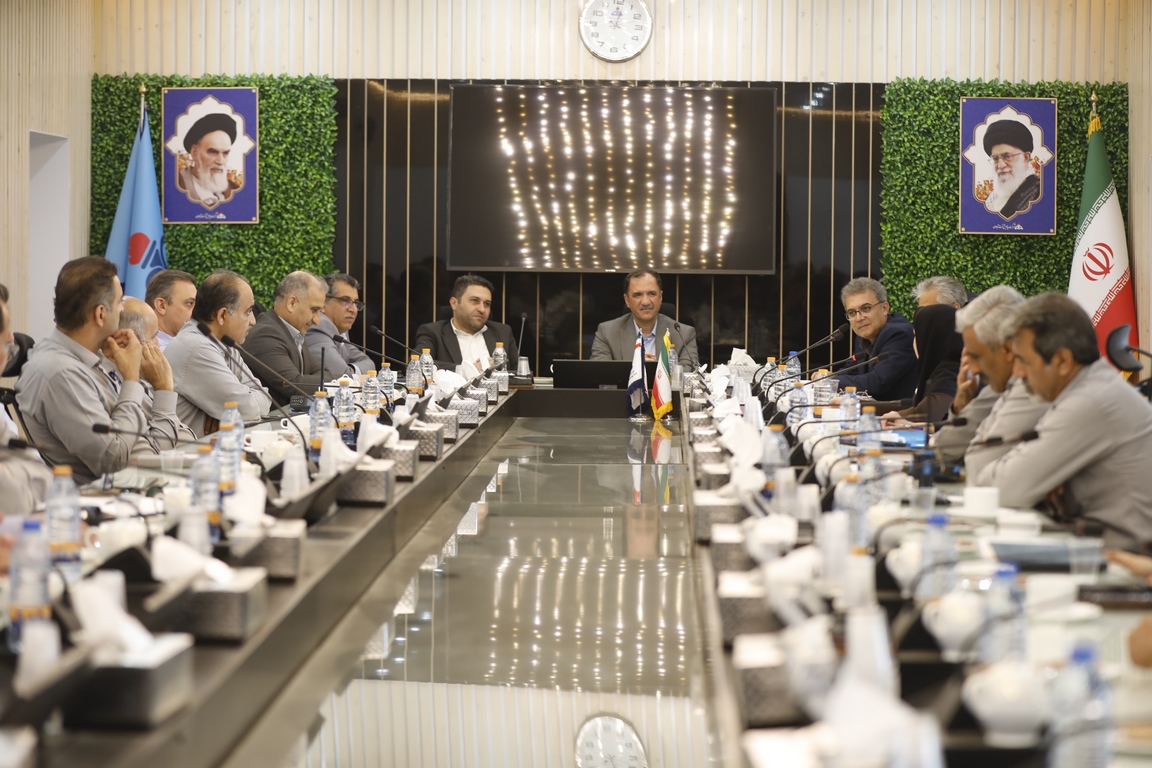 تلاشی برای ارتقای سطح معیشت مجاهدان خط مقدم تولید در پالایشگاه آبادان