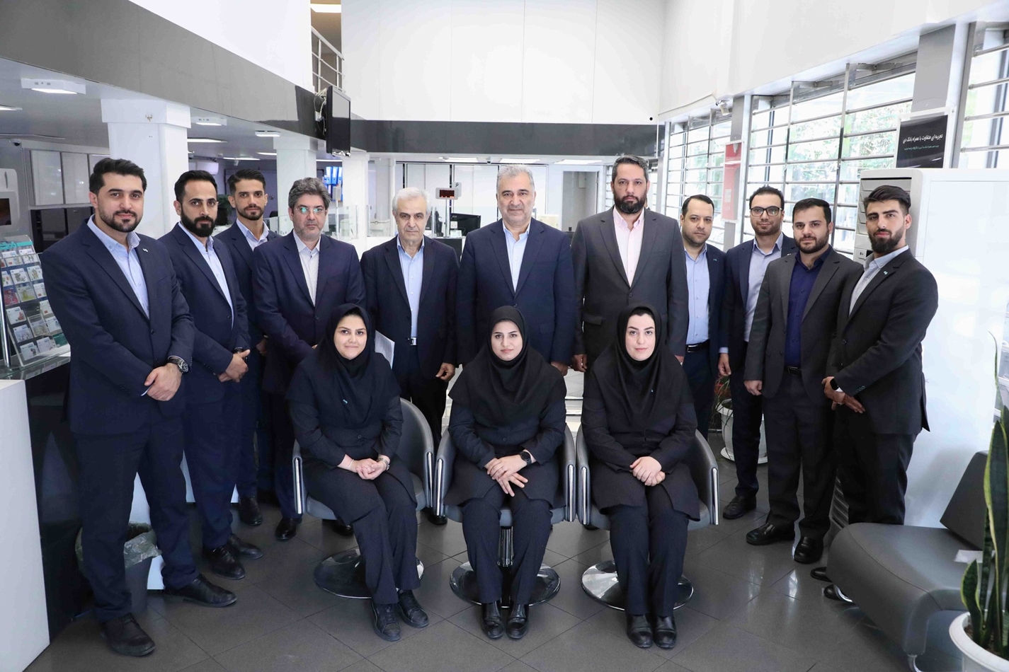 تأکید سرپرست بانک دی بر لزوم عدم دریافت مدارک غیر ضروری از مشتریان در شعب