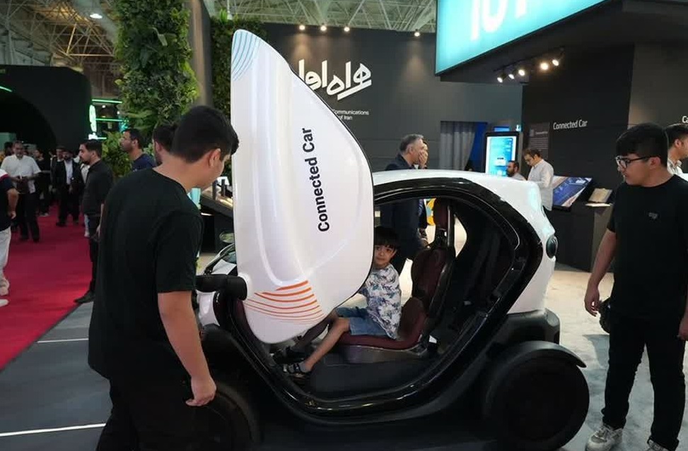 استقرار نمونه کاربردی خودروی متصل در الکامپ ۱۴۰۳