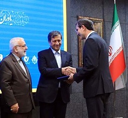 مدیرعامل بانک سینا لوح تقدیر یاور اشتغال و خودکفایی دریافت کرد