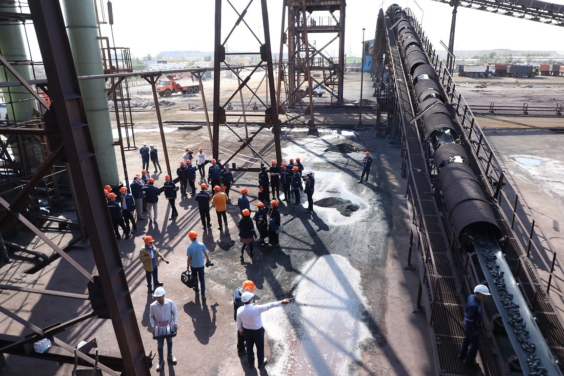 بازدید جمعی از هنرمندان و اصحاب رسانه از کارخانه صبا فولاد خلیج فارس