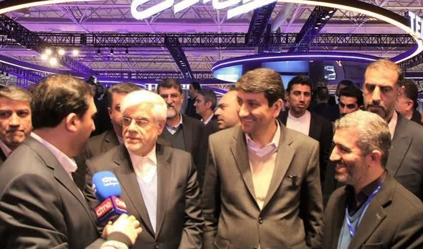 بازدید معاون اول رییس‌جمهور و وزیر ارتباطات از غرفه همراه اول