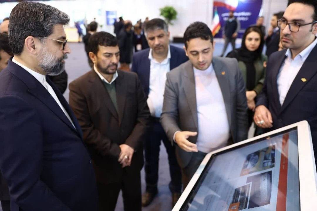 بازدید ریٔیس هیات عامل ایدرو از نمایشگاه توسعه صنعت مس در چشم‌انداز طرح کیمیا