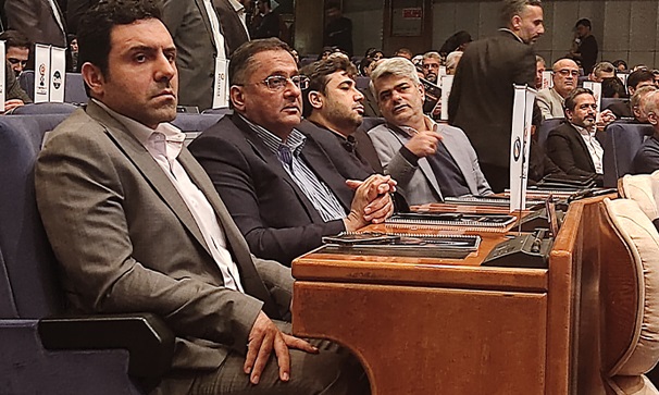 اهدای لوح تقدیر همایش حمایت از حقوق مصرف‌کنندگان و تولیدکنندگان به نفت سپاهان