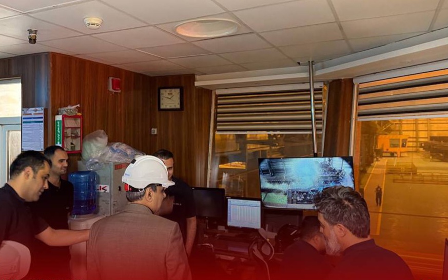 بازدید شبانه مدیرعامل فولاد اکسین از خط تولید این شرکت