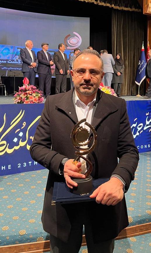 تندیس زرین رعایت حقوق مصرف‌کنندگان به فولاد خوزستان رسید