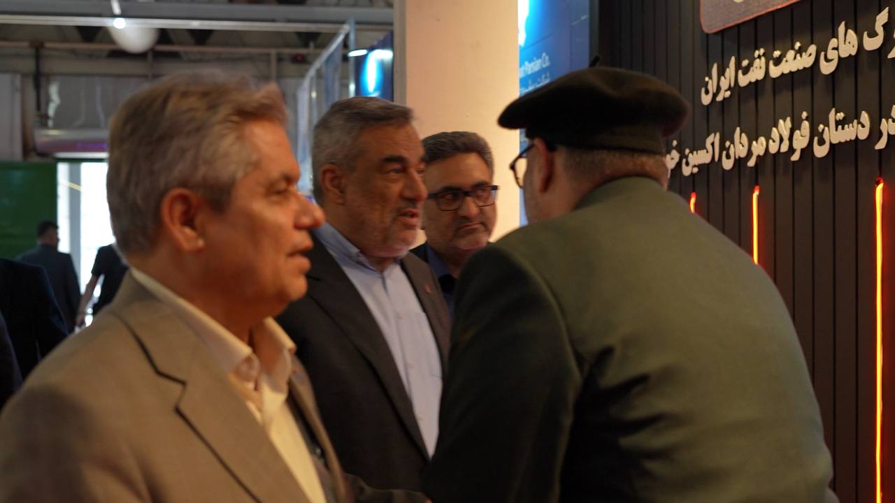 حضور مدیرعامل شرکت ملی نفت در غرفه شرکت فولاد اکسین خوزستان