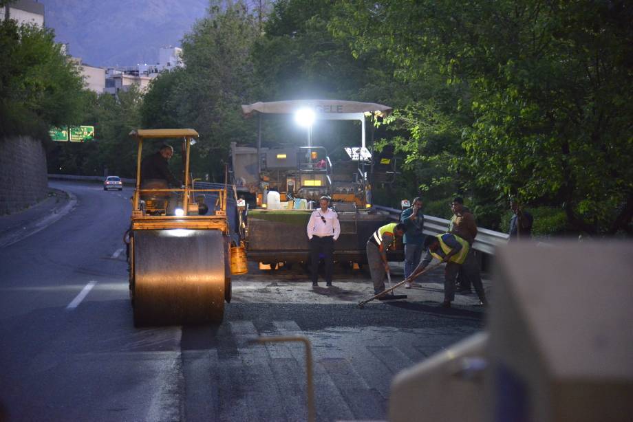 بهسازی معابر منطقه ۲ با توزیع بیش از ۵۵ هزار تن آسفالت