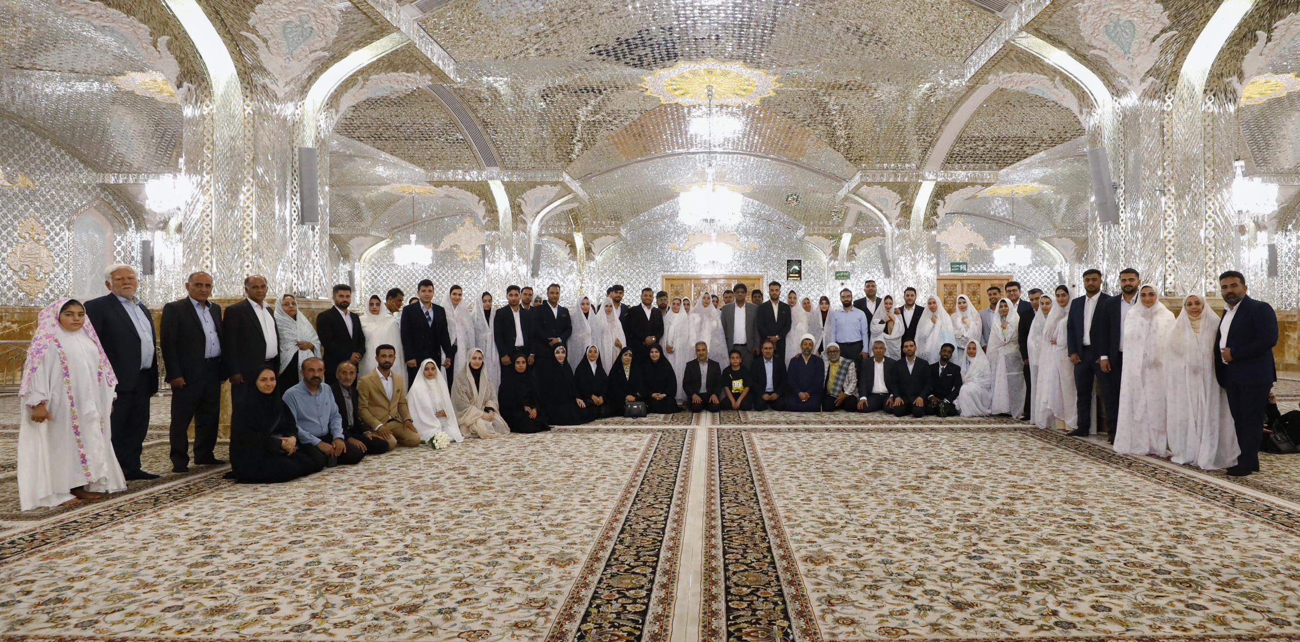 برگزاری جشن ازدواج کارکنان پالایشگاه ستاره خلیج فارس در حرم مطهر رضوی