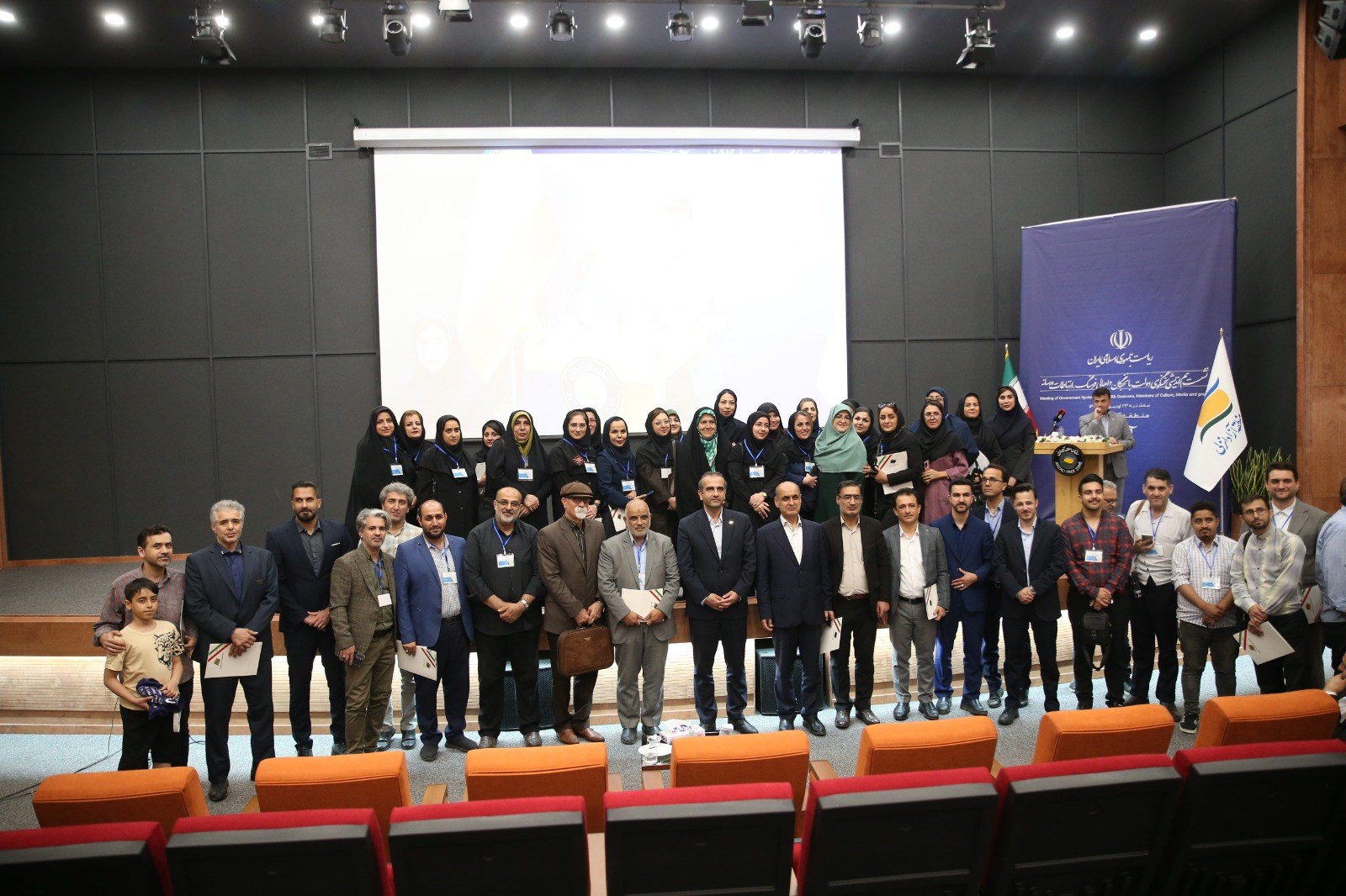 برگزاری نشست هم‌اندیشی سخنگوی دولت با اهالی فرهنگ، ارتباطات و رسانه در منطقه آزاد انزلی