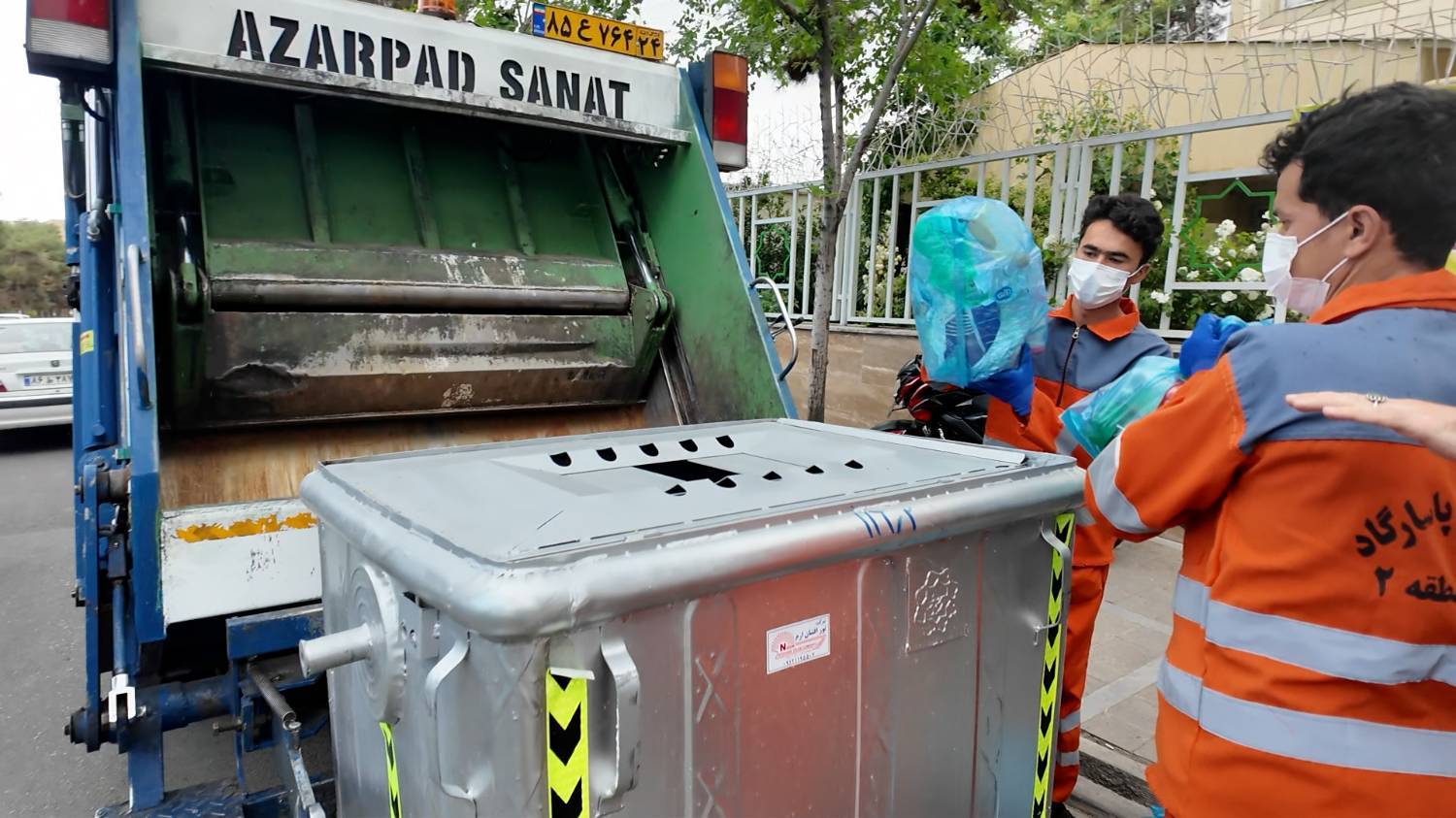 جانمایی مخازن درب‌دار زباله به‌صورت پایلوت در منطقه ۲ پایتخت