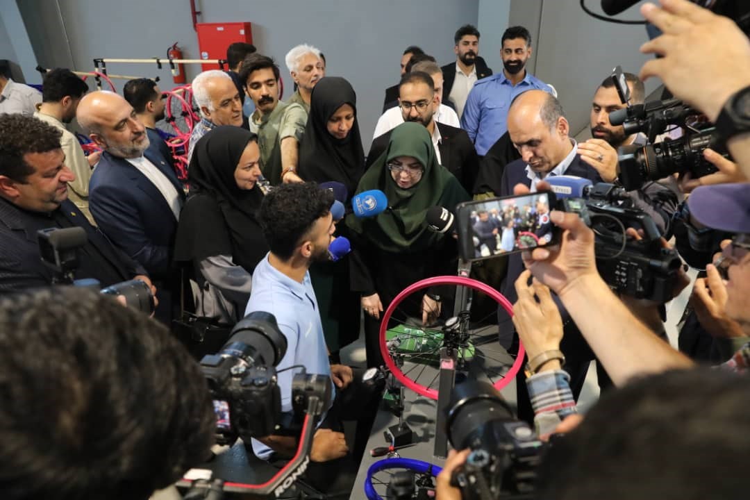 سخنگوی دولت از کارخانه تولیدی دوچرخه در انزلی بازدید کرد