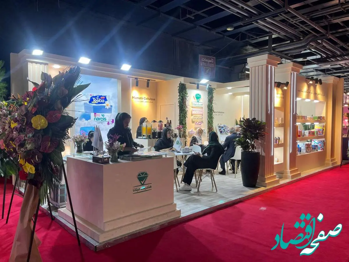 دریافت تندیس و گواهینامه کارآفرین برتر برای هلدینگ میلانا