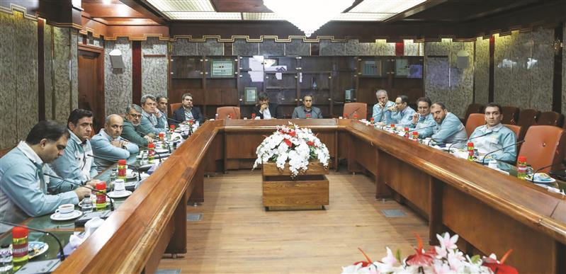 حضور رئیس هیئت عامل ایمیدرو در فولاد مبارکه و تأکید بر تداوم جریان تولید