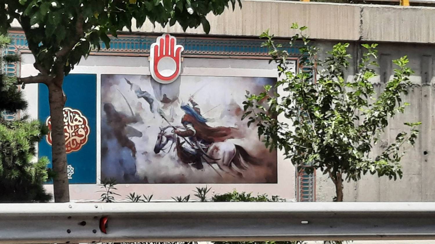 قاب‌های محرم در بزرگراه هاشمی رفسنجانی حماسه کربلا را روایت می‌کنند