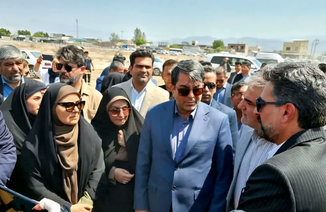 عملیات اجرایی ساخت مسکن در جیرفت با حضور وزیر راه انجام شد