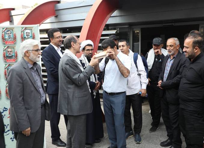 بدرقه نخستین گروه از خادمین الحسین شهرداری منطقه۲ به پایانه مرزی زرباطیه عراق