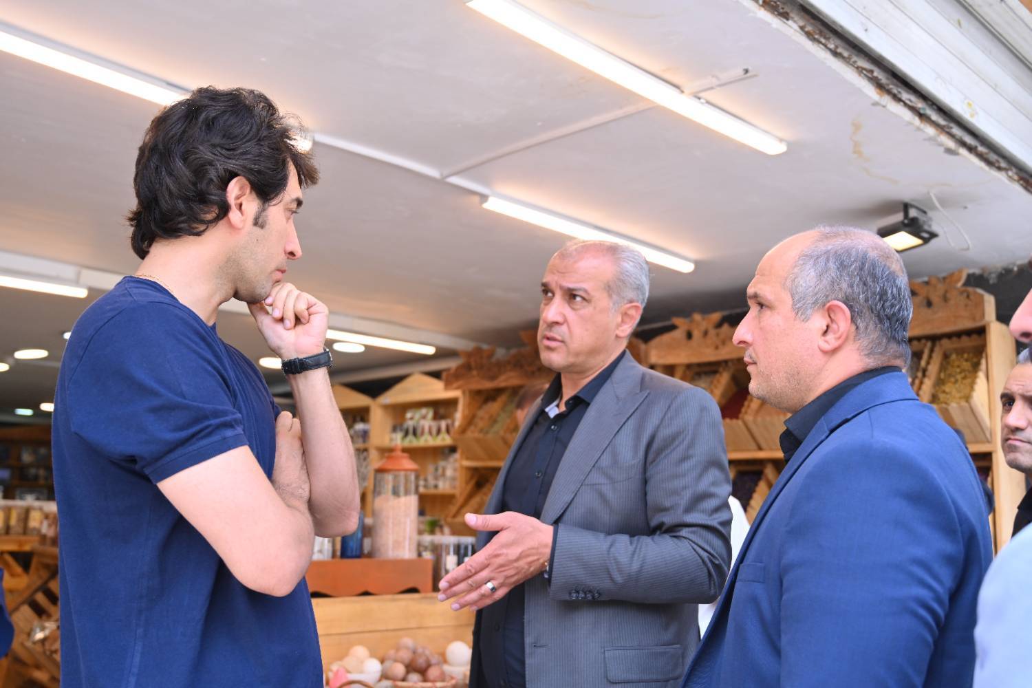 شهردار منطقه یک در جمع تعدادی از آسیب‌دیدگان