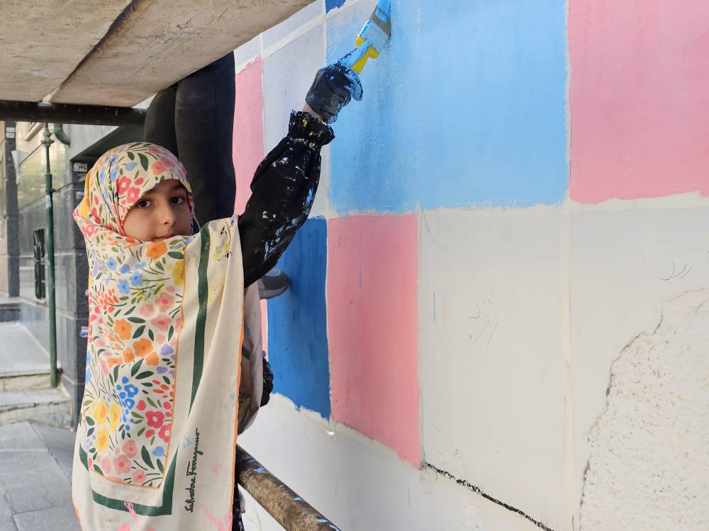 ایران، ای سرای امید؛ نقشی از صلح و پایداری بر دیوارهای زخم‌خورده کوی نصر