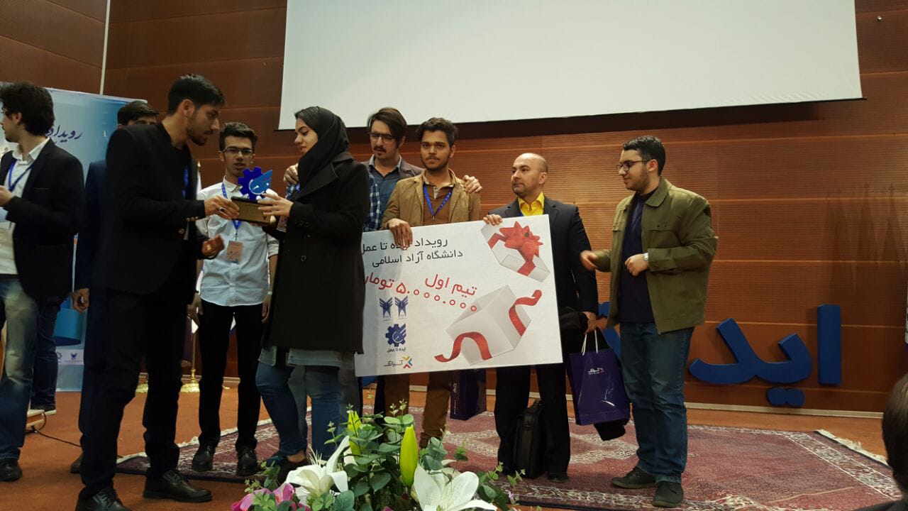 حمایت تمام‌قد دانشگاه آزاد اسلامی از تیم استارتاپی آریانا