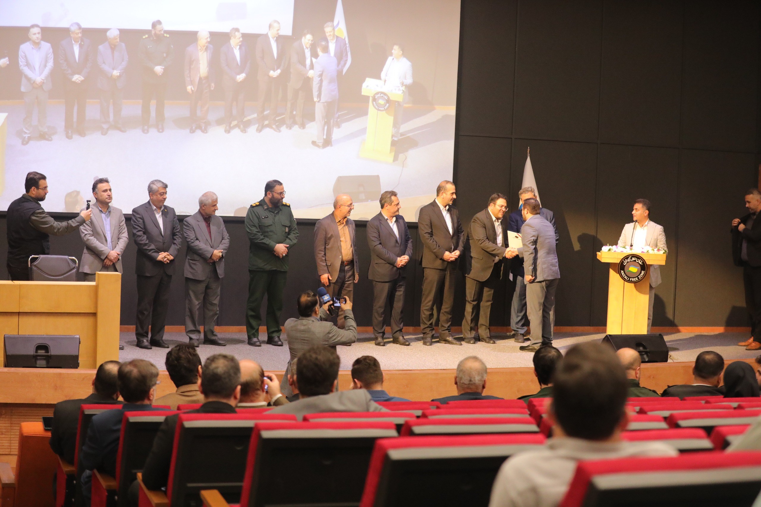 برگزاری ویژه برنامه هفته دفاع مقدس در منطقه آزاد انزلی