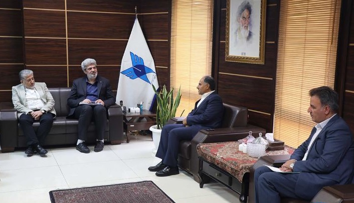 دانشگاه آزاد اسلامی دیدگاه مثبتی نسبت به بانک تجارت دارد